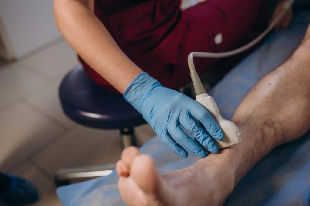 medical examination of a patient s leg with ultras 2026 03 24 13 48 44 utc